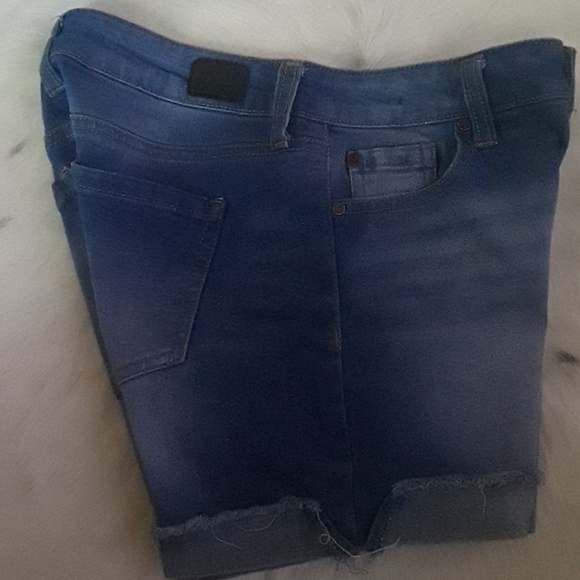 Celebrity pink jean shorts - Picture 8 of 8